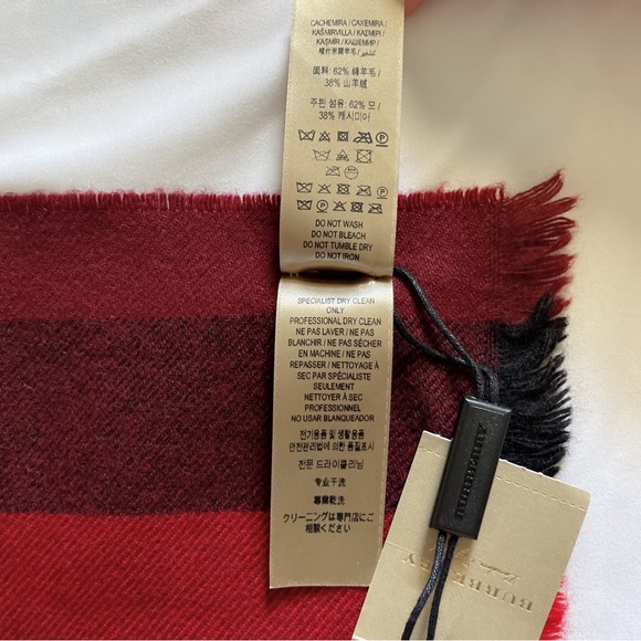 Burberry scarf - Picture 4 of 7
